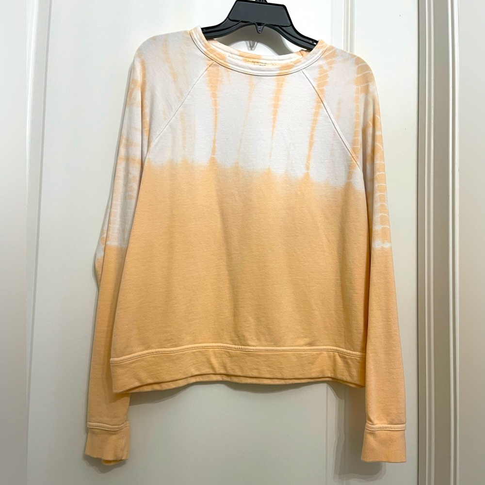 NWT! UNIVERSAL THREAD Ombré Orange and White Long Sleeve Pullover/Sweater.